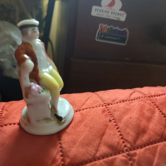 Figure - Picture 4 of 11